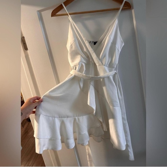 White Fox Boutique Belted Mini Dress bridal reception white - Picture 3 of 4